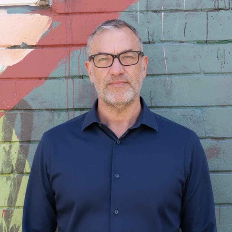 Headshot of Nigel Houghton